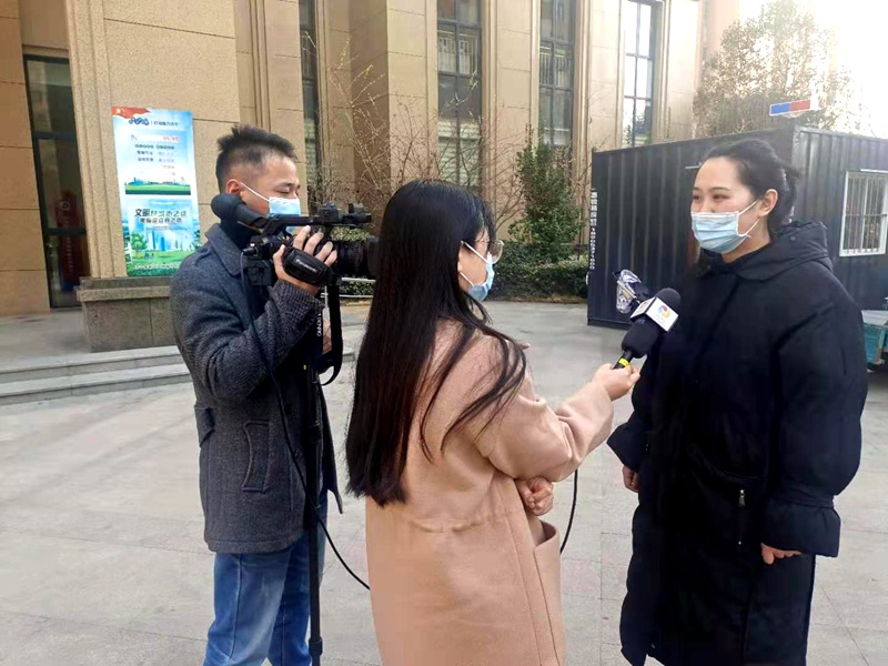 濟(jì)寧高新區(qū)電視臺(tái)對(duì)華都&middot;金色蘭庭&ldquo;智慧社區(qū)&rdquo;建設(shè)進(jìn)行報(bào)道