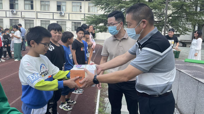 1666841238587842.png 浙農實業黨支部赴浦江禮張浙農陽光希望小學_副本.png