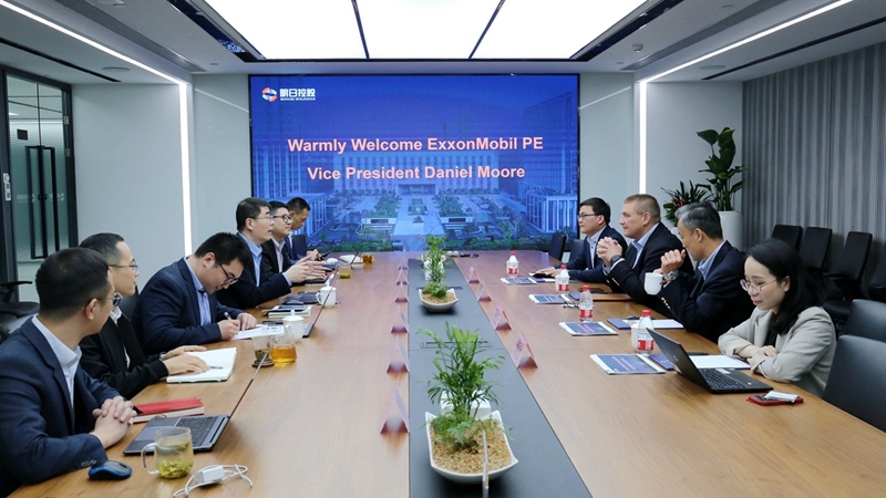 ?？松梨赑E全球副總裁到訪明日控股