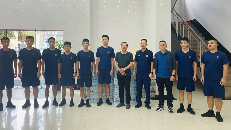 浦江農(nóng)批市場(chǎng)聯(lián)合當(dāng)?shù)毓╀N社開展&ldquo;八一&rdquo;慰問活動(dòng)